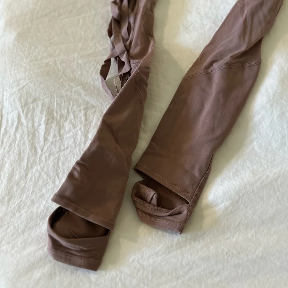 Alo Yoga Limited Edition Leggings NWOT - Picture 4 of 6